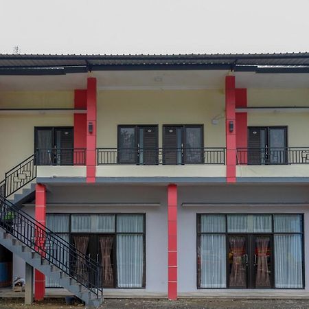 Reddoorz @ Gerbang Dieng Plateau Area Вонособо Екстериор снимка