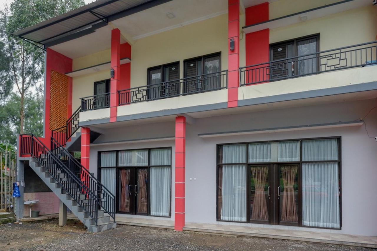 Reddoorz @ Gerbang Dieng Plateau Area Вонособо Екстериор снимка