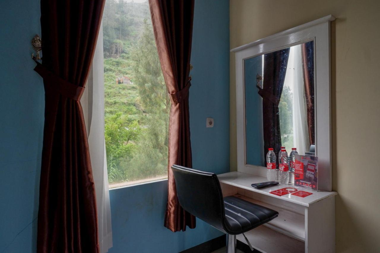 Reddoorz @ Gerbang Dieng Plateau Area Вонособо Екстериор снимка
