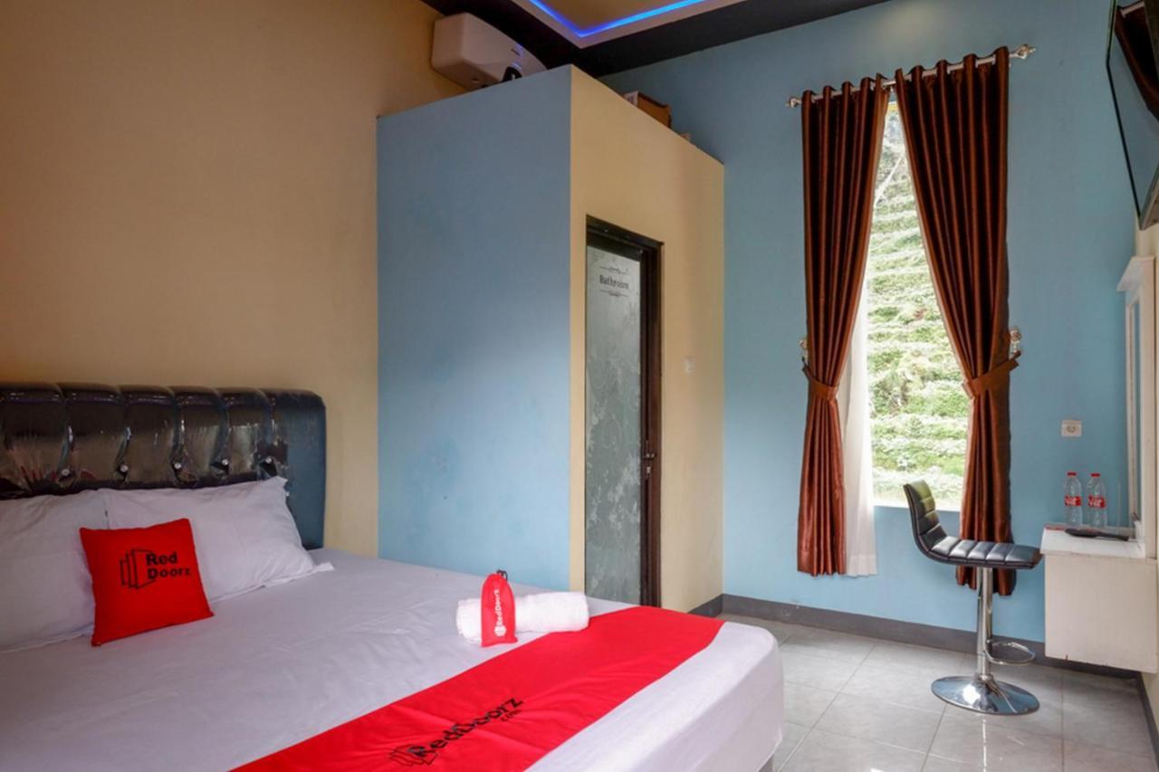 Reddoorz @ Gerbang Dieng Plateau Area Вонособо Екстериор снимка