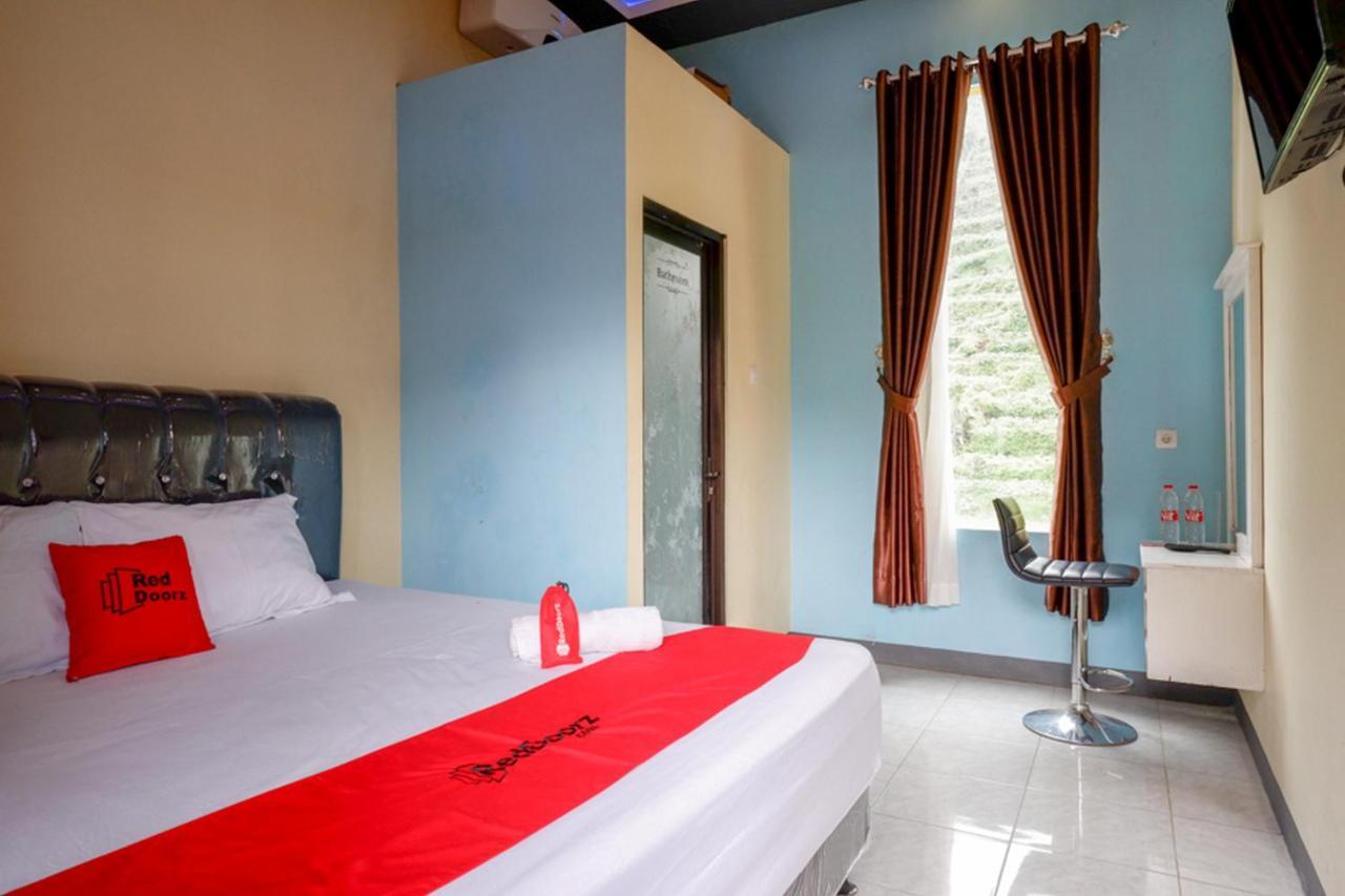 Reddoorz @ Gerbang Dieng Plateau Area Вонособо Екстериор снимка